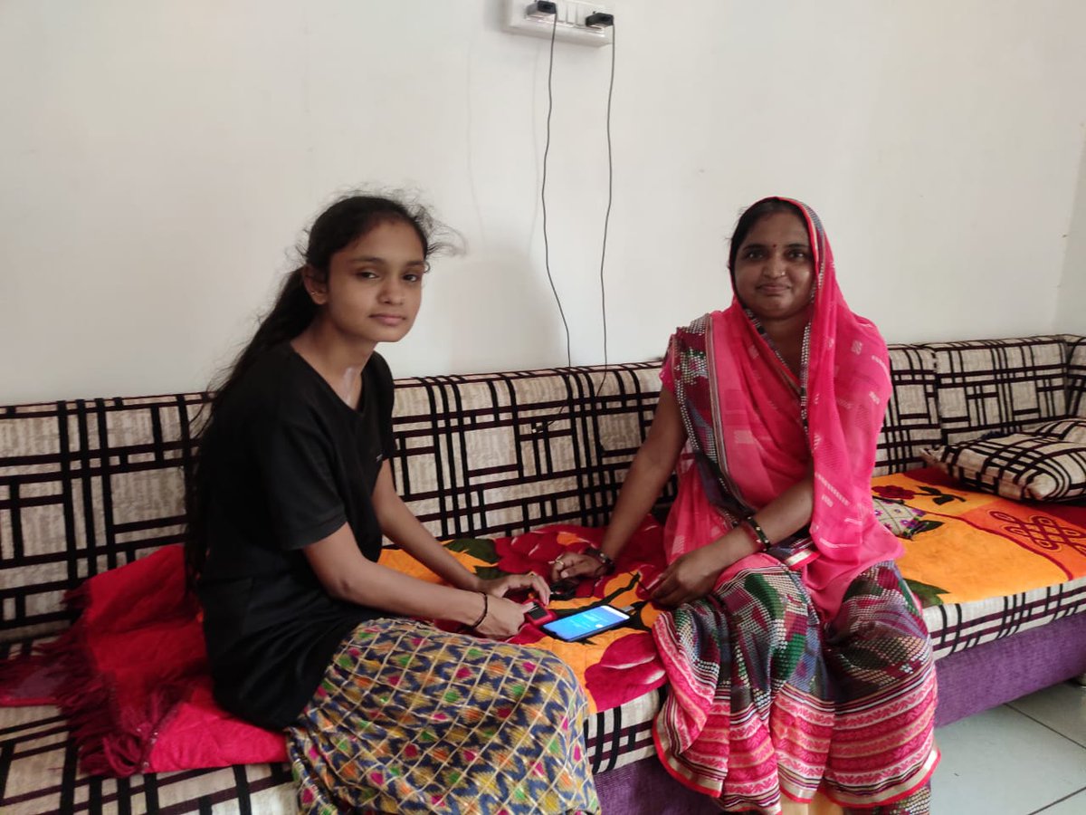 HardikZ77199853's tweet photo. Celebrating CSC Diwas 
SHG Vle given Digipay Service to Villagers and also helped to students for withdraw their Scholarship. 
#CSCGrameenEStoreDiwas
@CSCSPMVISHAL @CSCGujarat @sengupta_jazan @dintya15 https://t.co/FDTryEP51O