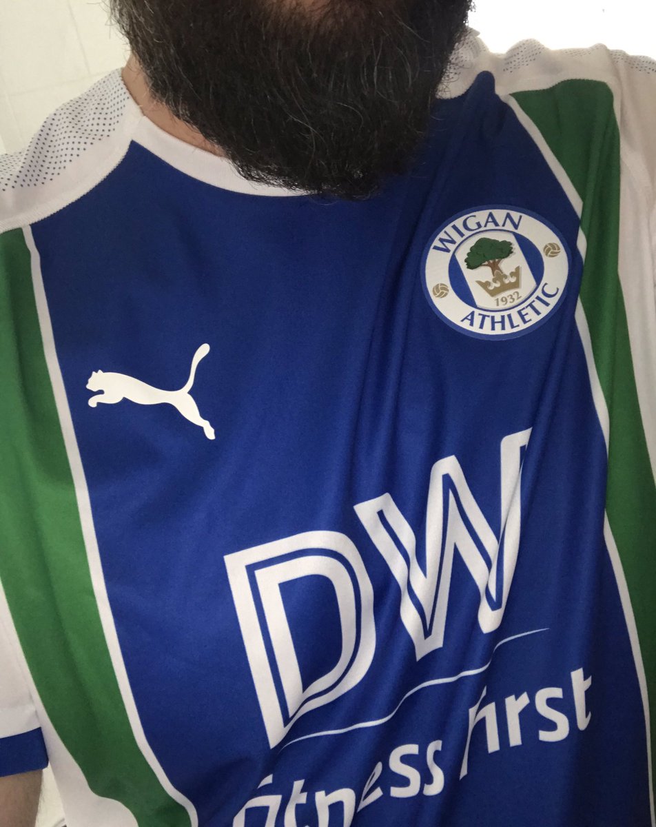 SuperGazDesign's tweet photo. Today’s working from home shirt 🔵⚪️ #8nil #showoffyourshirt #homeshirts @homeshirts1 @ShirtsIsolation @The_Kitsman #getyourkiton #shirtsatwork @TheKitmanUK #footballshirtsinisolation #footballshirtsinlockdown @LaticsOfficial #wiganathletic #latics #pumafootball @pumateamwear https://t.co/LM9Mj2zn70
