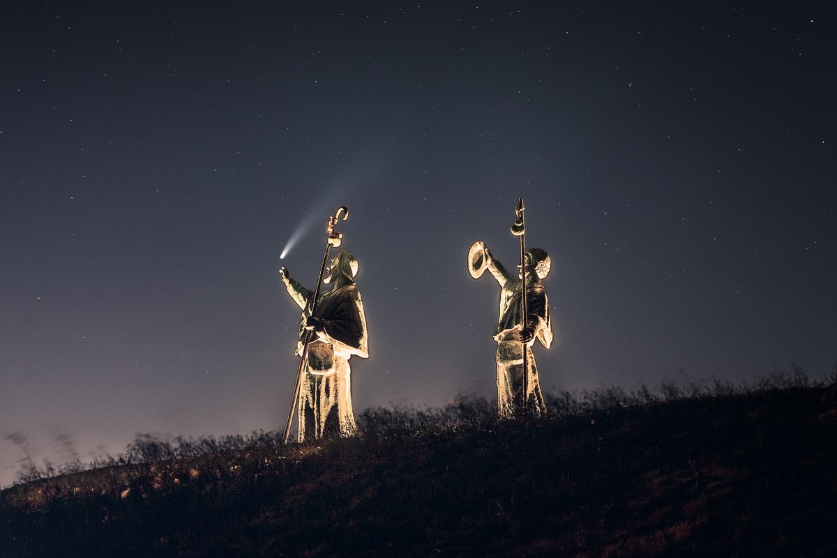 aleixandrus's tweet photo. Atrapando al cometa #NEOWISE de camino a #Santiago de #Compostela https://t.co/IdVyZwZWcq