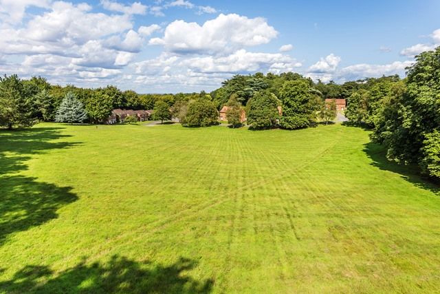 _PatrickGardner's tweet photo. Stunning Dale View properties move fast after hitting the market!  Over 20 homes have been sold in less than 8 weeks!  Find out more 01372 360832.
#Daleview, #Headleycourt, #Surreyliving, #speedycommute https://t.co/fGncUa2hR8
