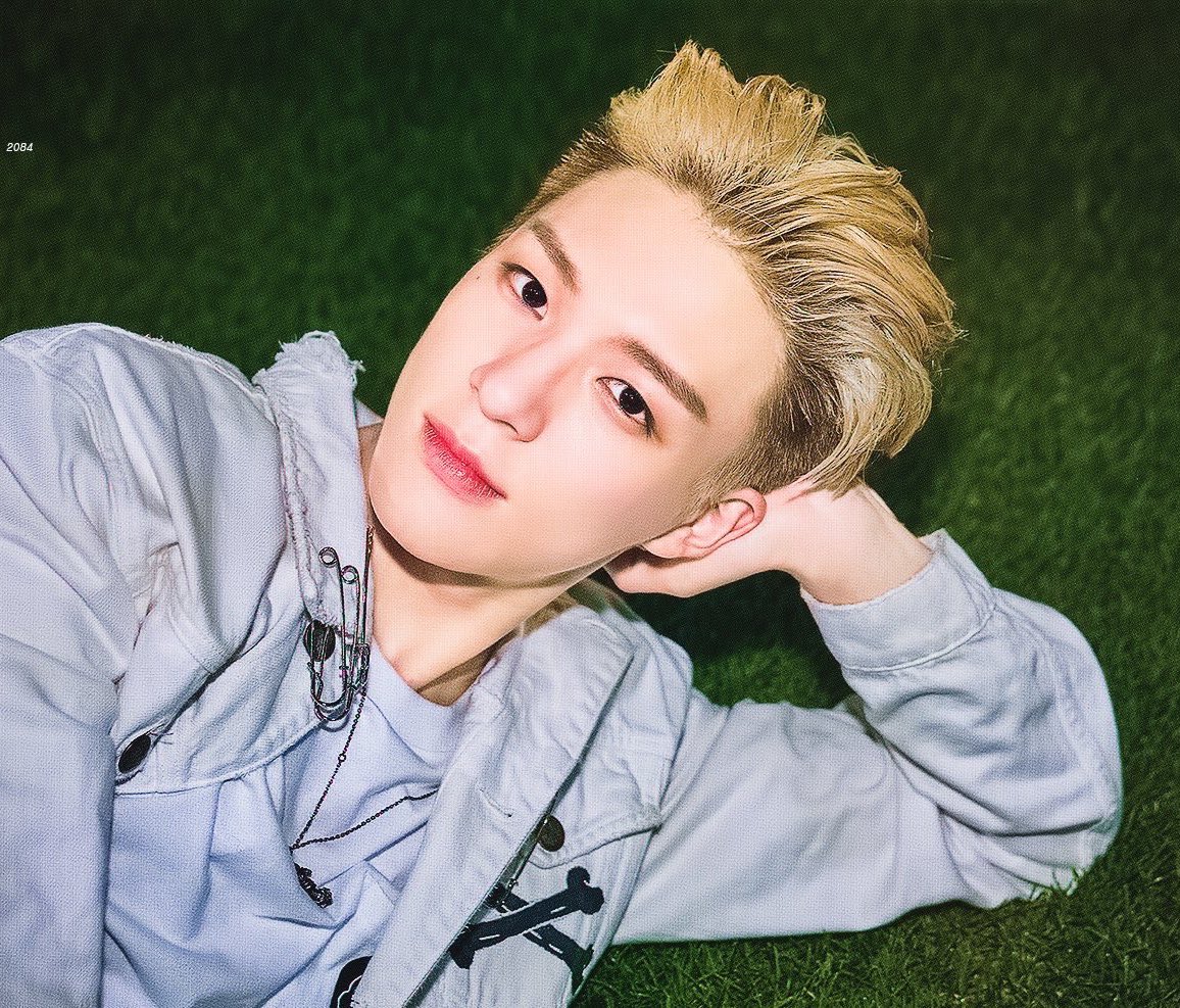 ผมบลอนด์เข้ากับกับหน้าคมๆ ของโน่มาก ทำให้ดูอินเตอร์ขึ้นมาหน่อยๆ เลย ชอบมาก