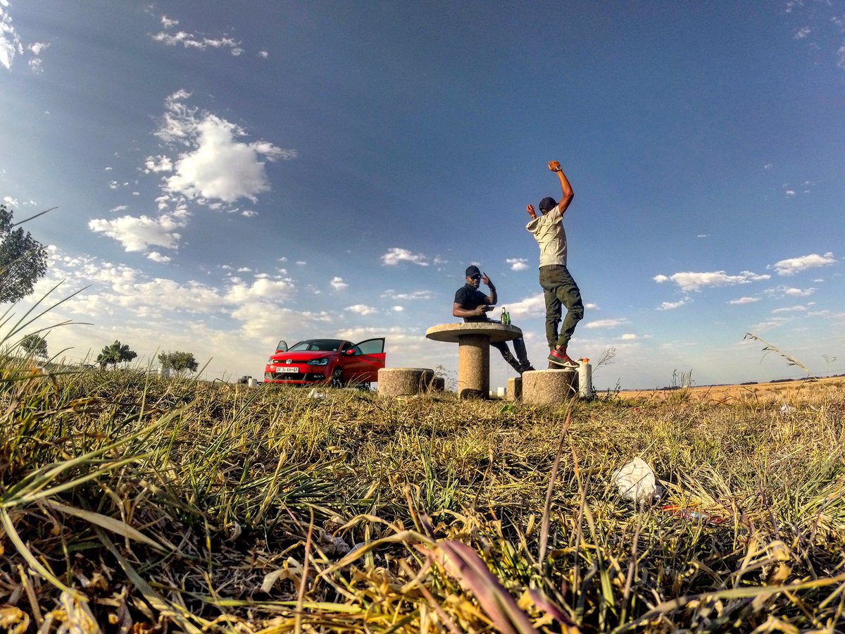 Chymamusique's tweet photo. Enroute Macufe with @DacapoSA #Bloemfontein #TBt https://t.co/tfLyyh6jlM