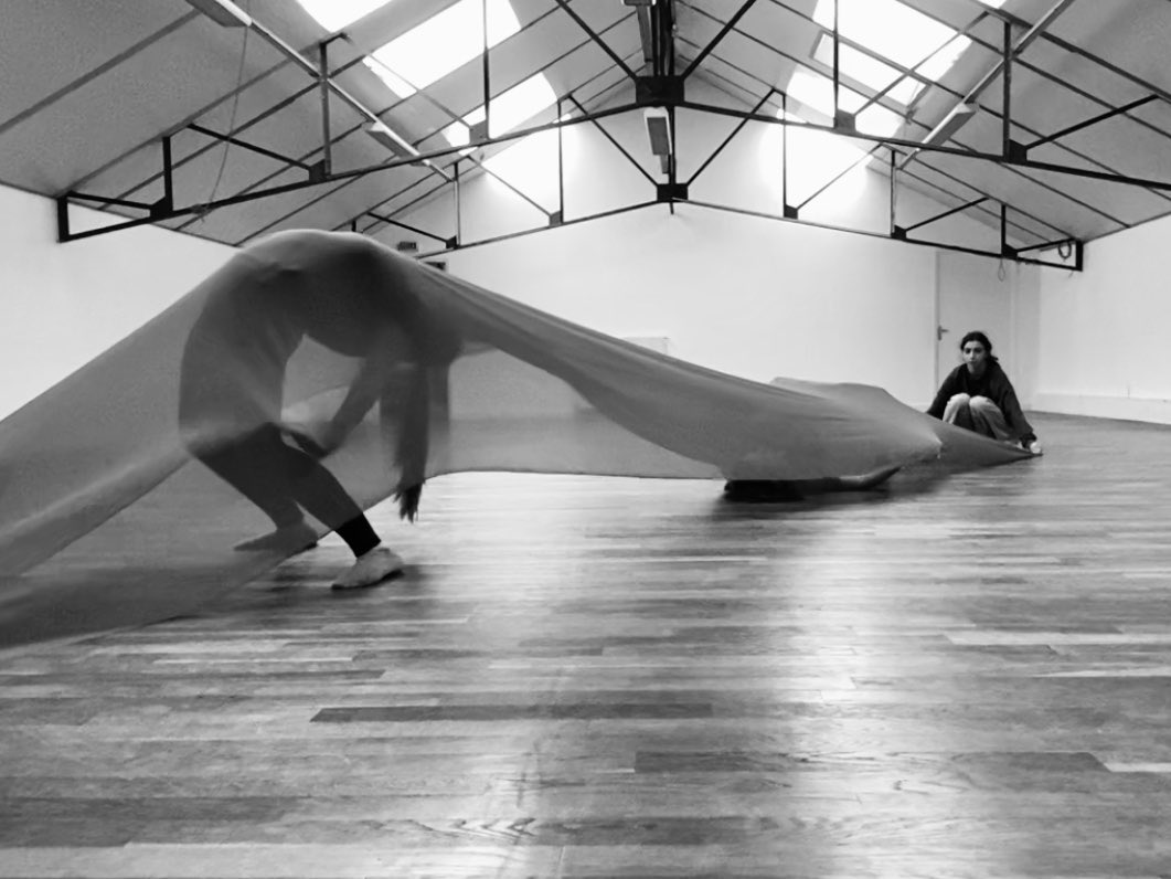 _lartscene's tweet photo. || CRÉATION ||

« La danse est le plus sublime, le plus émouvant, le plus beau de tous les arts, parce qu'elle n'est pas une simple traduction ou abstraction de la vie ; c'est la vie elle-même. » - Henry Havelock Ellis

#CultureAngers #WorkInProgress #StayTuned https://t.co/33BUa8ti4r