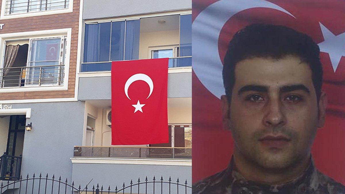 Siirt/Pervari'de teröristlerle çıkan çatışmada şehit düşen Polislerimiz:

🇹🇷 Muhammed Demir
🇹🇷 Anıl Kemal Kurtul

Ruhları şad, mekanları cennet olsun!