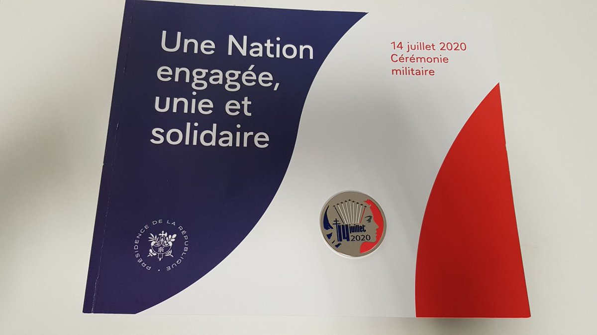 Mutualite71's tweet photo. Christelle Rancier, assistante #dentaire référente a assuré les consultations #sentinelles durant le #confinement et elle a géré les EPI pour toute la @Mutualite71 . Honorée le #14Juillet2020 . #Félicitations à tous nos combattants #COVID19 . https://t.co/W1OCCURU6V
