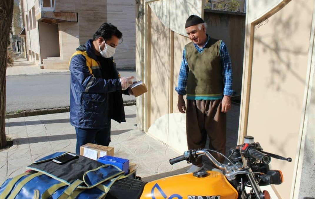 tara_barg's tweet photo. No snow, no rain, no heat, no darkness of night, and even spread of #Coronavirus during these days have not been able to stop #Iran_postal_staff.

@UPU_UN
@azarijahromi 
@eghbalkhah 
@mrghaderi 
@hasanamidi https://t.co/s9r8ZpdDJX