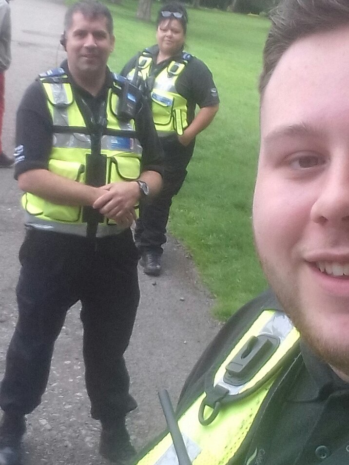 CMBC_CPT's tweet photo. Team 3 Foot patrol around Hullen Edge Park meeting the locals
@calderdale
@CMBC_CSRT
@Suewarden306
@WardenRonan304
@wardenseb324
#keepcalderclean
#keepcalderdalesafe https://t.co/HGoLjBzZdQ