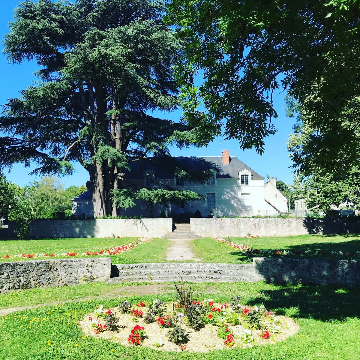 arthurancelle's tweet photo. J-9 pour @cle_portes 2020
#berlinsky #festival #loiretcher #talcy #dartagnan #donquichotte #borodin #chostakovitch #shostakovich
https://t.co/nOH3nTRtyv https://t.co/vazdyYiat0