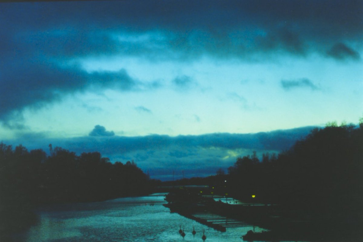 yoichionoda's tweet photo. From the car window
夜明け前や日が沈む時間帯の光が好き。 https://t.co/9tFWrnLESf