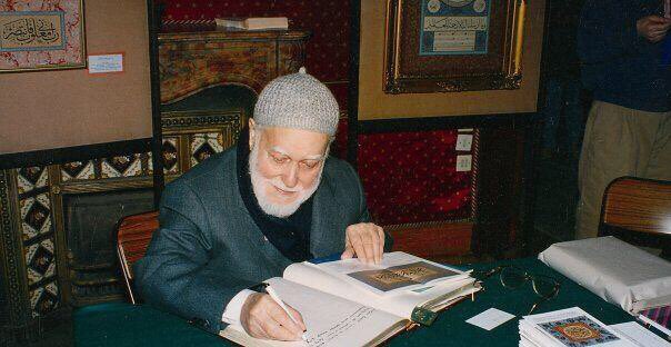 Evladına Dinini Öğretmeyen Anne-Babalar Dünyanın En Merhametsiz İnsanlarıdır..
Hâce Musa Topbaş K.s 

16 Temmuz 1999 Cuma Günü Hakka Yürüyen Hâce Mûsâ Topbaş Rahmetullâhi Aleyh'i Vefatının 20.Sene-i Devriyesinde Rahmet ve Minnetle Yâd Ediyoruz.