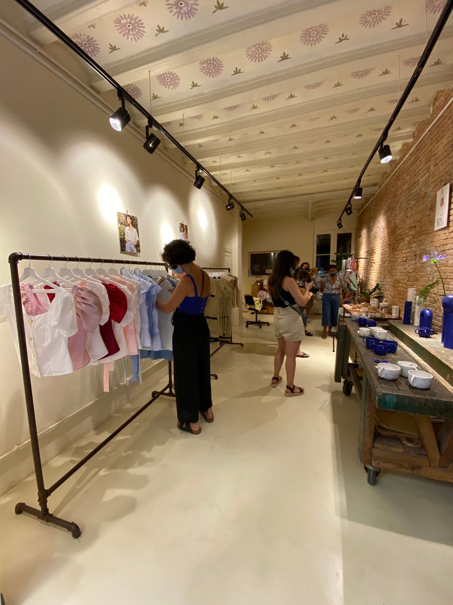bookacorner's tweet photo. Os compartimos las fotografías de lo que fue la pop-up store de Demi Font impulsada por Book A Corner en la ciudad Barcelona.

#creatuoportunidad #popup #popupstore #popupshop  #demifont #demistyle #retail #eventos #tiendaefimera #espacio #gracia #barcelona #bookacorner https://t.co/vq46UvLjQD