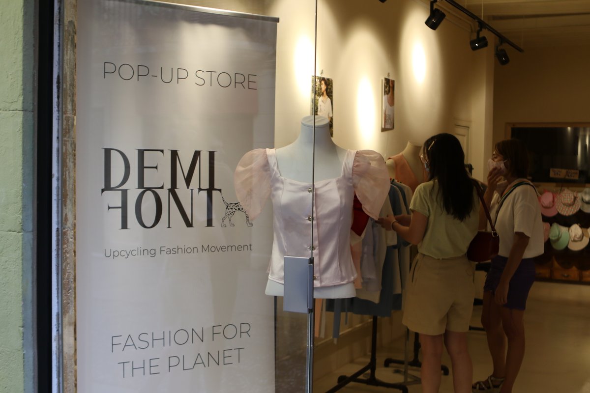 bookacorner's tweet photo. Os compartimos las fotografías de lo que fue la pop-up store de Demi Font impulsada por Book A Corner en la ciudad Barcelona.

#creatuoportunidad #popup #popupstore #popupshop  #demifont #demistyle #retail #eventos #tiendaefimera #espacio #gracia #barcelona #bookacorner https://t.co/vq46UvLjQD