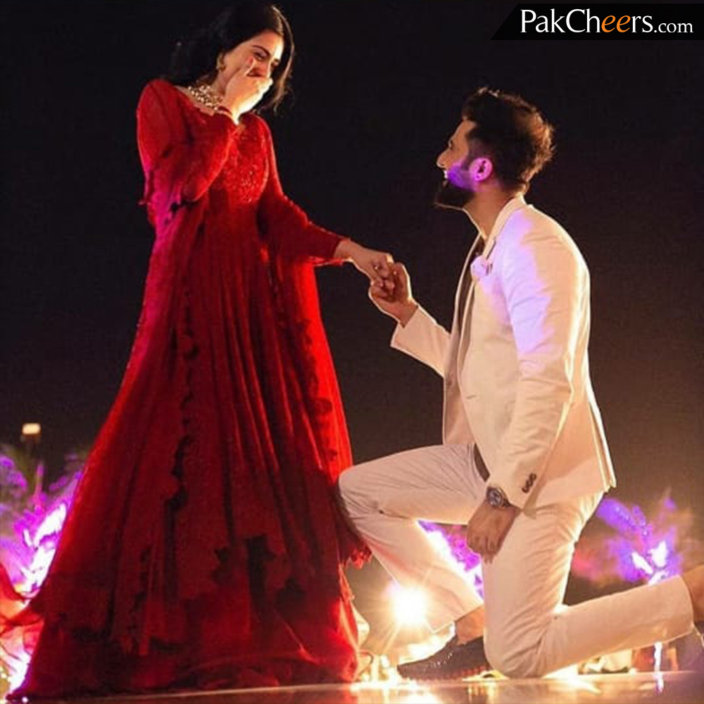 PakCheers's tweet photo. Congratulations to Sarah Khan and Falak Shabir on their wedding
.
.
.
.

#wedding #celebrity #celebritywedding #pakistanicelebrities #pakistaniwedding #pakistaniweddings #weddingrituals #engagement #mehndi #falakkidulhan #pakcheers #letscelebrate #sarahkhanofficial #falakshabir https://t.co/ZGlc5Y3tA9