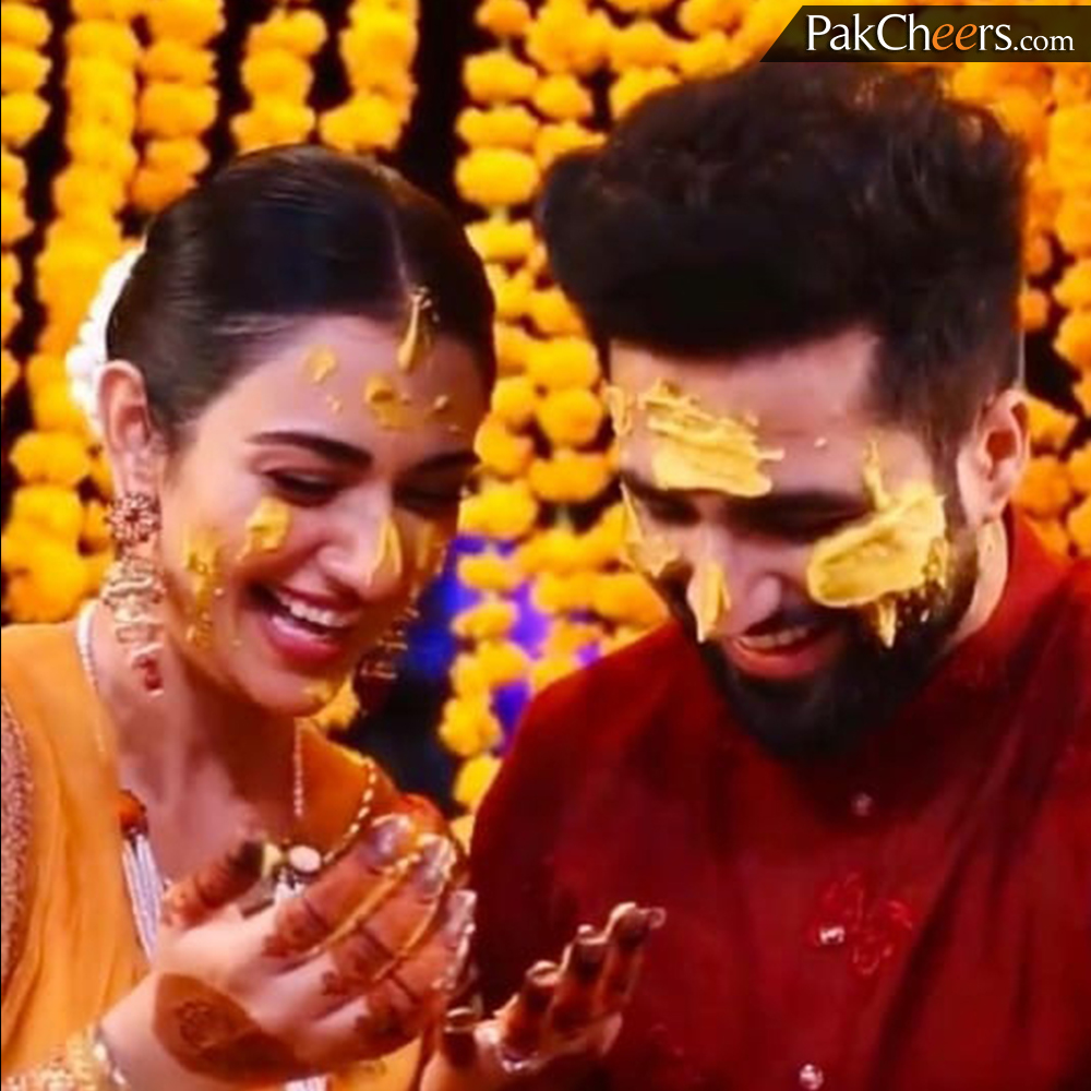 PakCheers's tweet photo. Congratulations to Sarah Khan and Falak Shabir on their wedding
.
.
.
.

#wedding #celebrity #celebritywedding #pakistanicelebrities #pakistaniwedding #pakistaniweddings #weddingrituals #engagement #mehndi #falakkidulhan #pakcheers #letscelebrate #sarahkhanofficial #falakshabir https://t.co/ZGlc5Y3tA9