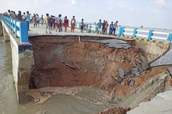 Nitish Government under Opposition’s radar after Rs.264 crore bridge collapse in Bihar

newsinind.com/newly-inaugura…

#bridge #collaps #Bihar #NitishKumar #NitishGovernment