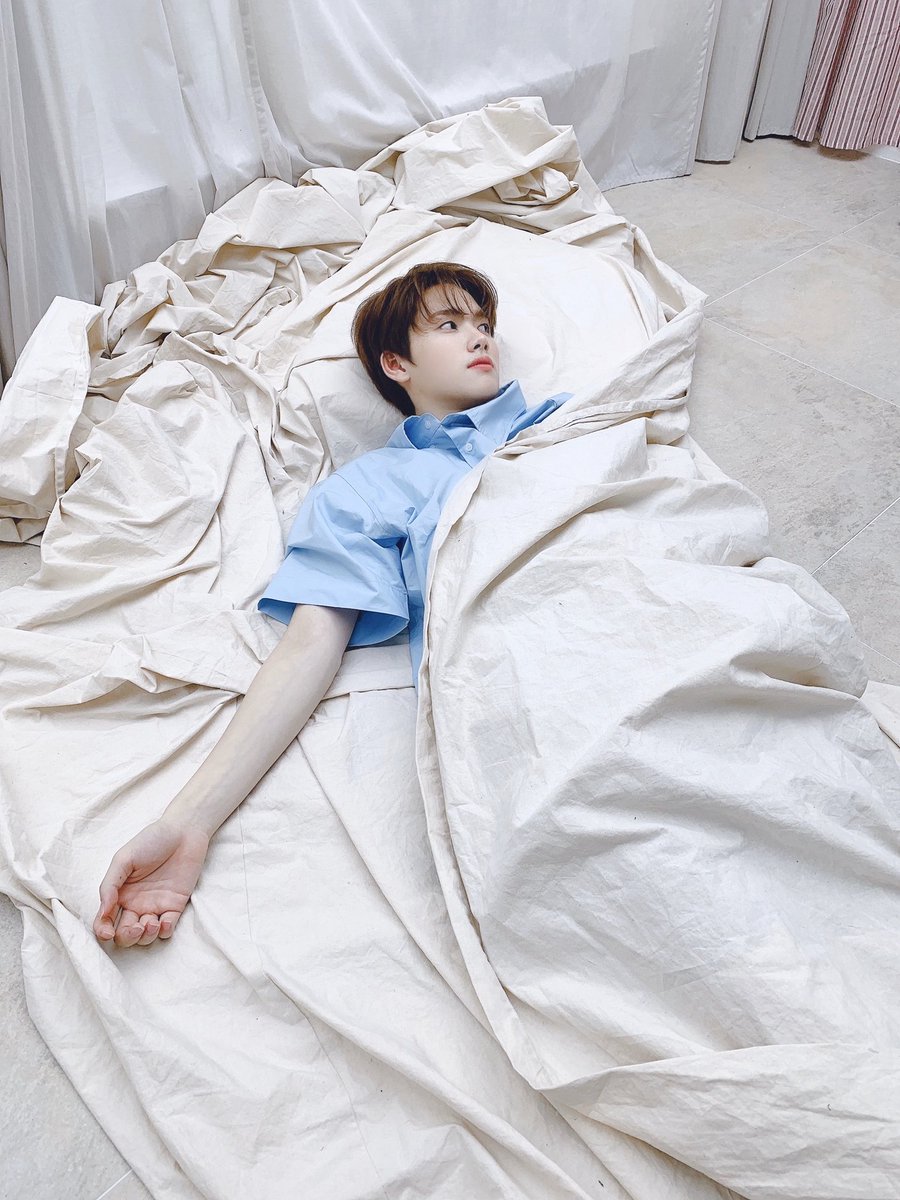 CRAVITY_twt's tweet photo. 낮잠은 이불덮고주무세요💙
#민희 #포토바이앨런 #덩그러니 #맵스 https://t.co/eaPt2CGBRF