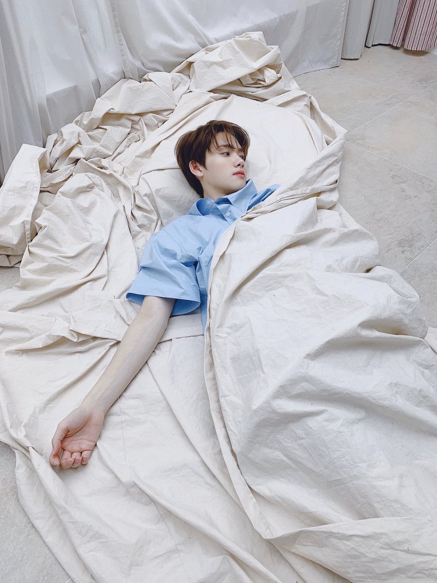 CRAVITY_twt's tweet photo. 낮잠은 이불덮고주무세요💙
#민희 #포토바이앨런 #덩그러니 #맵스 https://t.co/eaPt2CGBRF