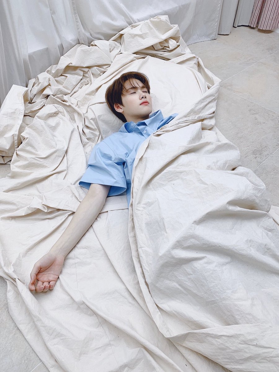 낮잠은 이불덮고주무세요💙
#민희 #포토바이앨런 #덩그러니 #맵스