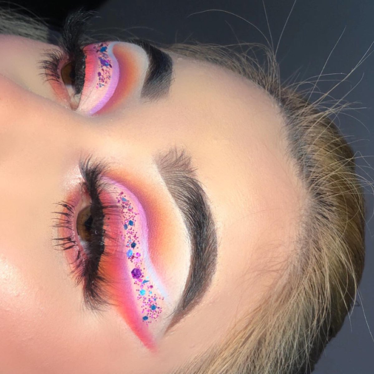 glambymaya19's tweet photo. Lashes: @TRILLCOSMETICS 💖💜
Eyeshadow: MN @bhcosmetics &amp; ZuLu @juviasplace 💖💜
Brows: (Dark shade) @ABHcosmetics 💖💜
Concealer: Elf (Fair warm) @elfcosmetics 💖💜
Foundation: @collabmakeup 💖💜
Glitter : @d_l.beautyy 💖💜
Liner : @dulzuracosmetic 💖💜 https://t.co/5rt7tVydHm