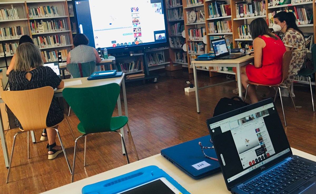 urigago's tweet photo. Disfrutando de la presentación de los productos fínales  #storytellingcfrvigo https://t.co/jLevNqYbu9