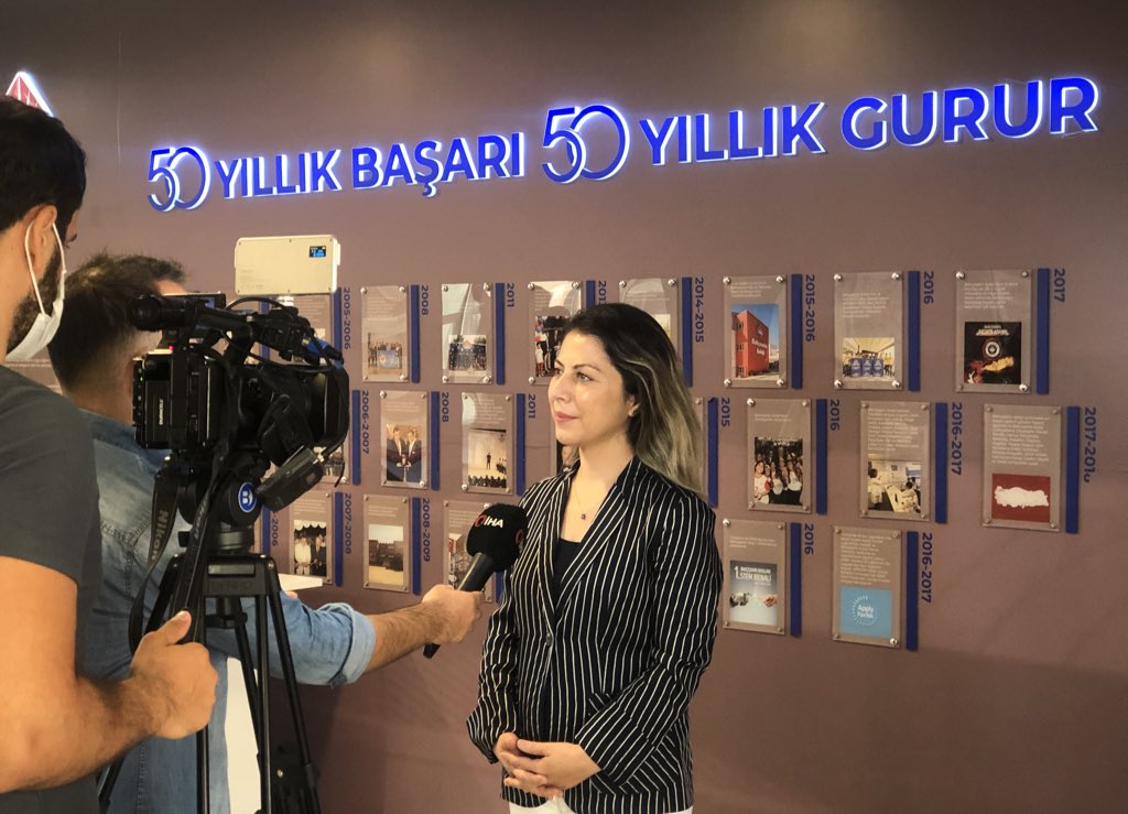 bahcesehir_k12's tweet photo. Genel Müdürümüz Sn. Özlem Dağ, LGS 2020’de Türkiye genelinde tüm soruları doğru yanıtlayan 181 öğrenciden 23 ’ünün Bahçeşehir Kolejinden olmasının gururunu medya mensuplarıyla paylaşıyor.

#23TürkiyeBirincisi
#bahçeşehirkoleji 
#lgs2020 https://t.co/AIRmD5Thdl