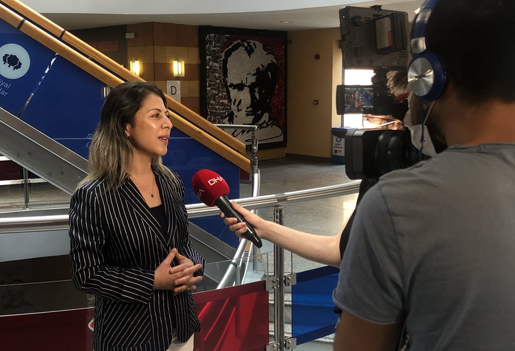 Genel Müdürümüz Sn. Özlem Dağ, LGS 2020’de Türkiye genelinde tüm soruları doğru yanıtlayan 181 öğrenciden 23 ’ünün Bahçeşehir Kolejinden olmasının gururunu medya mensuplarıyla paylaşıyor.

#23TürkiyeBirincisi
#bahçeşehirkoleji 
#lgs2020