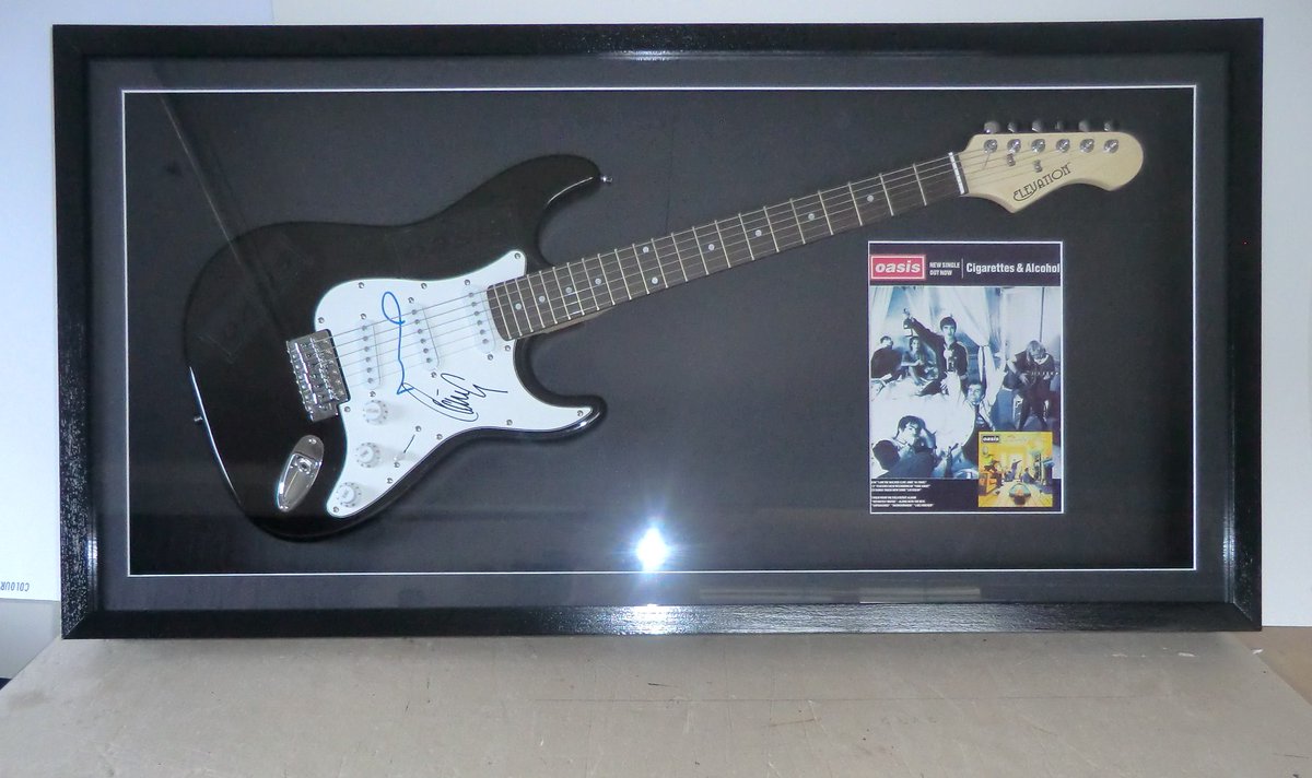 Music in a frame! Deep 100mm moulding hand finished in black and waxed.
#framinglife #framer #villageframing #Frame #framing #3D