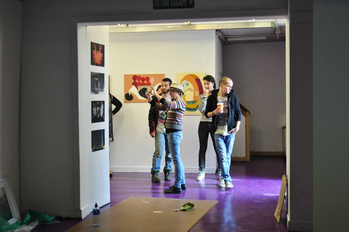 StudiosJaja's tweet photo. A great shot from 2015; JaJa members helping set up an exhibition, one of many great shows held in the Stoneybatter space! Here's hoping we can host more great exhibitions soon. Donate here: https://t.co/6CeaY0mDJT #JaJaStudios #ArtDublin #DIYDublin #DIYCollective #ArtistLedSpace https://t.co/NLiLq8TjYq