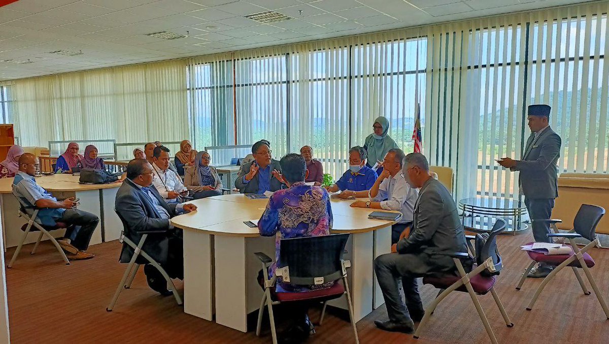 CREaTEJKR's tweet photo. Lawatan daripada Bahagian Perkhidmatan, JPA dan pihak CDPK JKR ke CREaTE sempena persediaan Majlis Penyampaian Surat Kenaikan Pangkat Kepada Pegawai Pakar Bidang Khusus (SME) JKR

@PetraJayaMP
@MOWorks
@JKRMalaysia
@Zulakmal8 
@IrZulkefly
@razgrid1
@irahmadredza https://t.co/DXl9ghcpkp