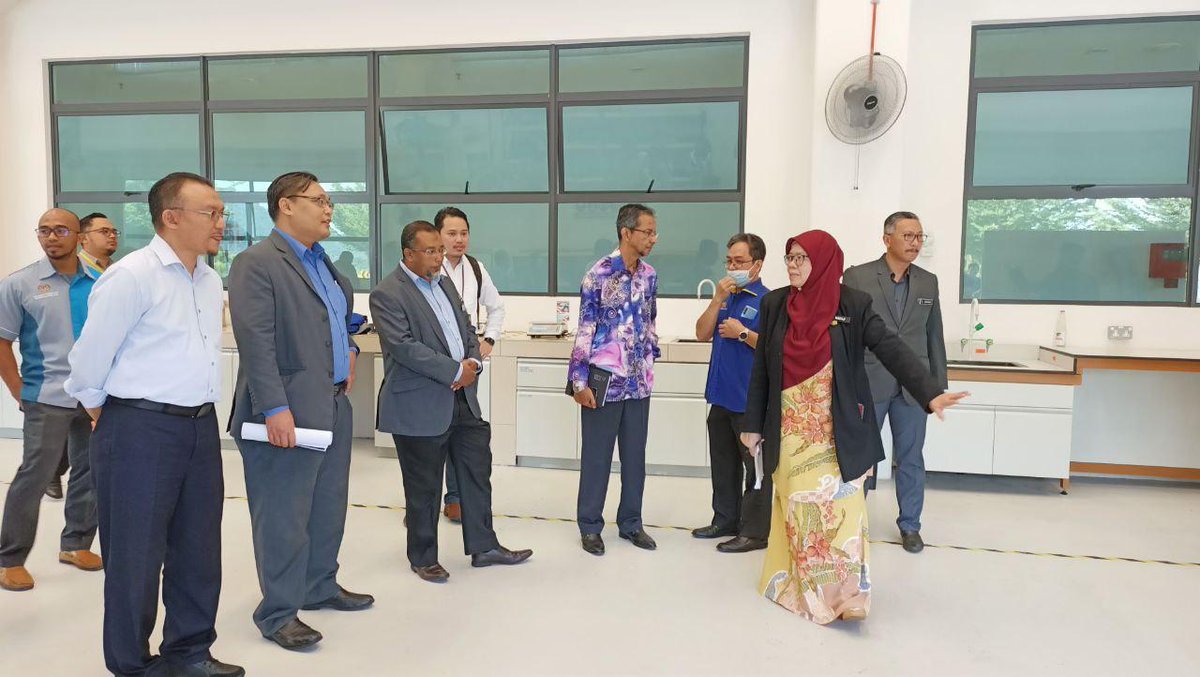 CREaTEJKR's tweet photo. Lawatan daripada Bahagian Perkhidmatan, JPA dan pihak CDPK JKR ke CREaTE sempena persediaan Majlis Penyampaian Surat Kenaikan Pangkat Kepada Pegawai Pakar Bidang Khusus (SME) JKR

@PetraJayaMP
@MOWorks
@JKRMalaysia
@Zulakmal8 
@IrZulkefly
@razgrid1
@irahmadredza https://t.co/DXl9ghcpkp