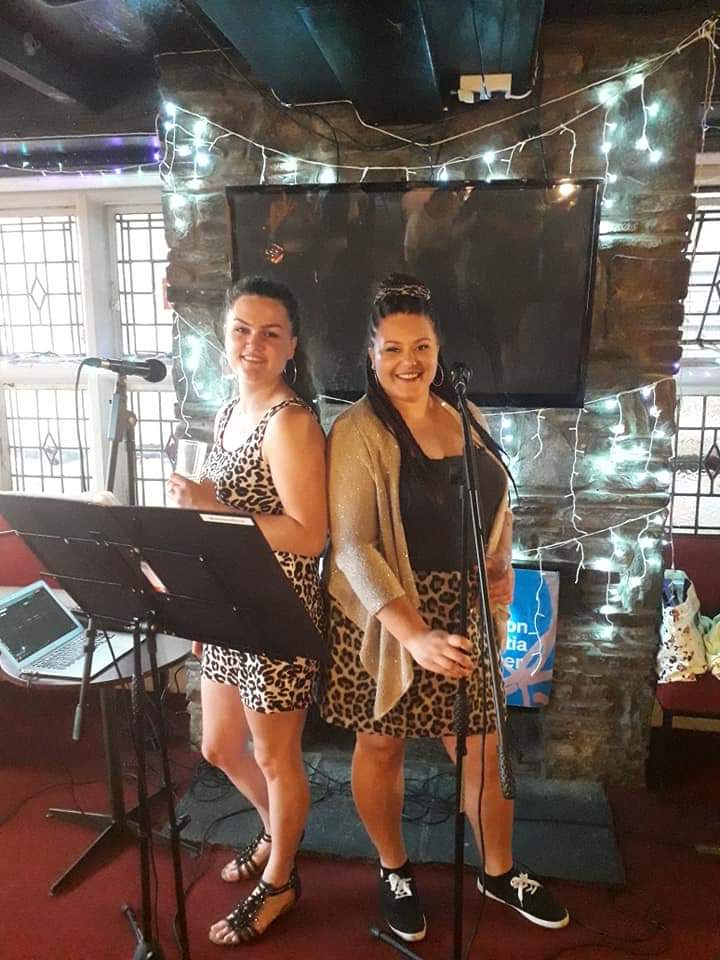 DejaTwo2's tweet image. Hey Twitter! 
About us: Deja Two are a function duo made up of 2 female vocalists from Bristol, UK. Covering a broad range of material spanning from the 60's to present day. Deja Two provide their own high tech speakers/pa system/microphones. Travel included. 🎤