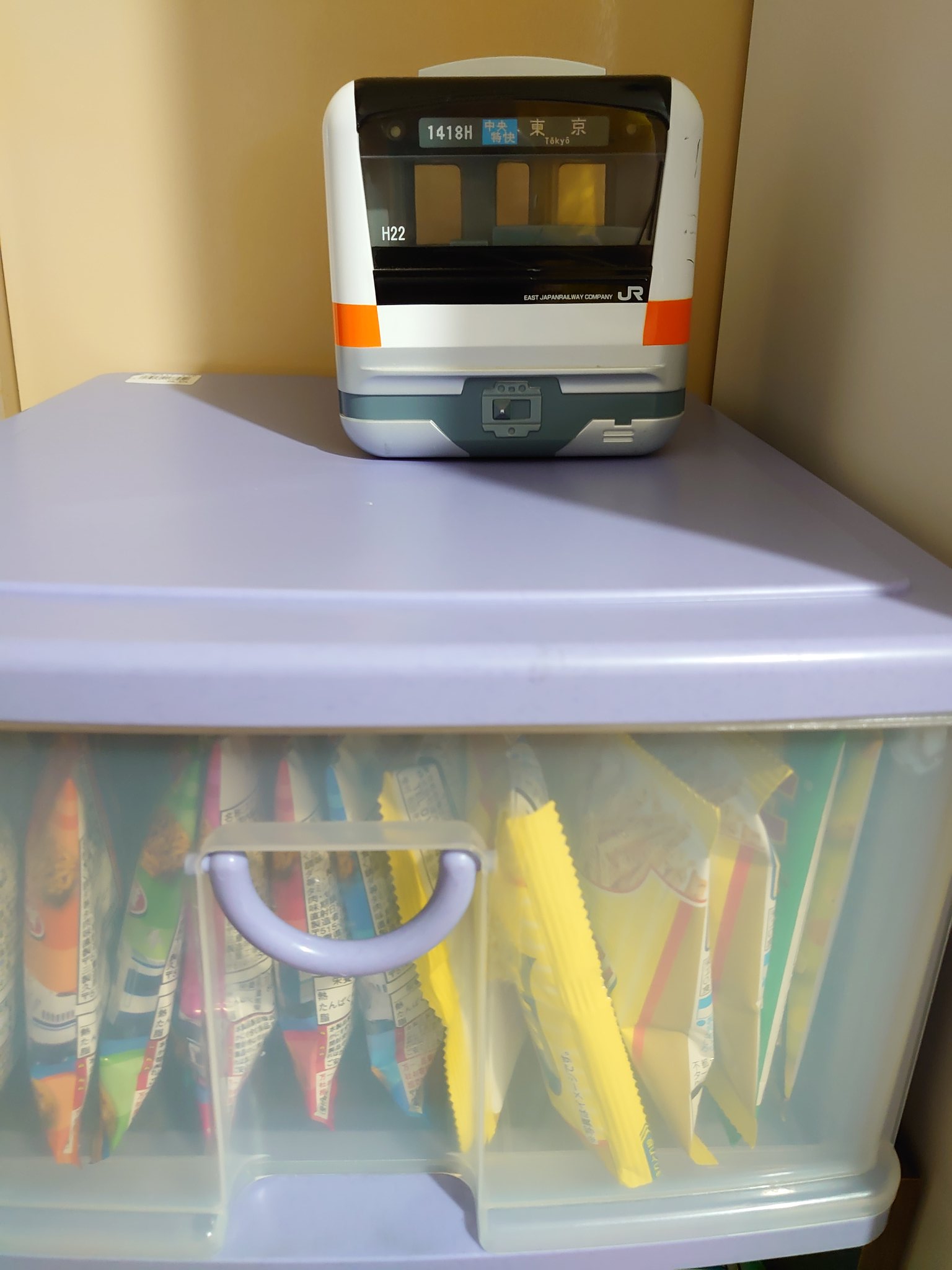 幸海あゆほ 11 29擬人化王国 南２ケ15a On Twitter 自宅にお菓子を買い置きしておくとつい手を付けてしまうので オフィスグリコ 的にお菓子１つにつき100円で貯金箱に入れるシステムにしてみました これなら食べすぎを防げるし 100円玉貯金できて良いのでは と思い