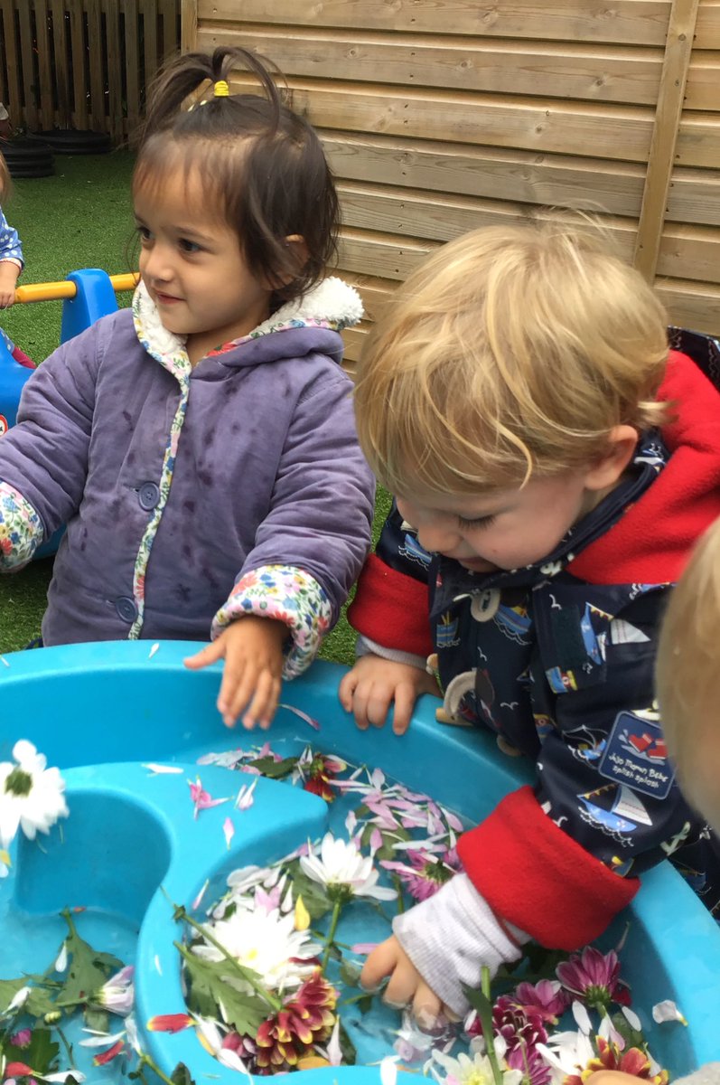 snapredland's tweet photo. Today in butterflies we have been mixing potions! We looked at lots of different flowers, explored their colours and how they smelt and then we added them to our water tray! We had lots of fun mixing our potions in the garden🌸🌼🌺 https://t.co/8dQYBGc8ZG