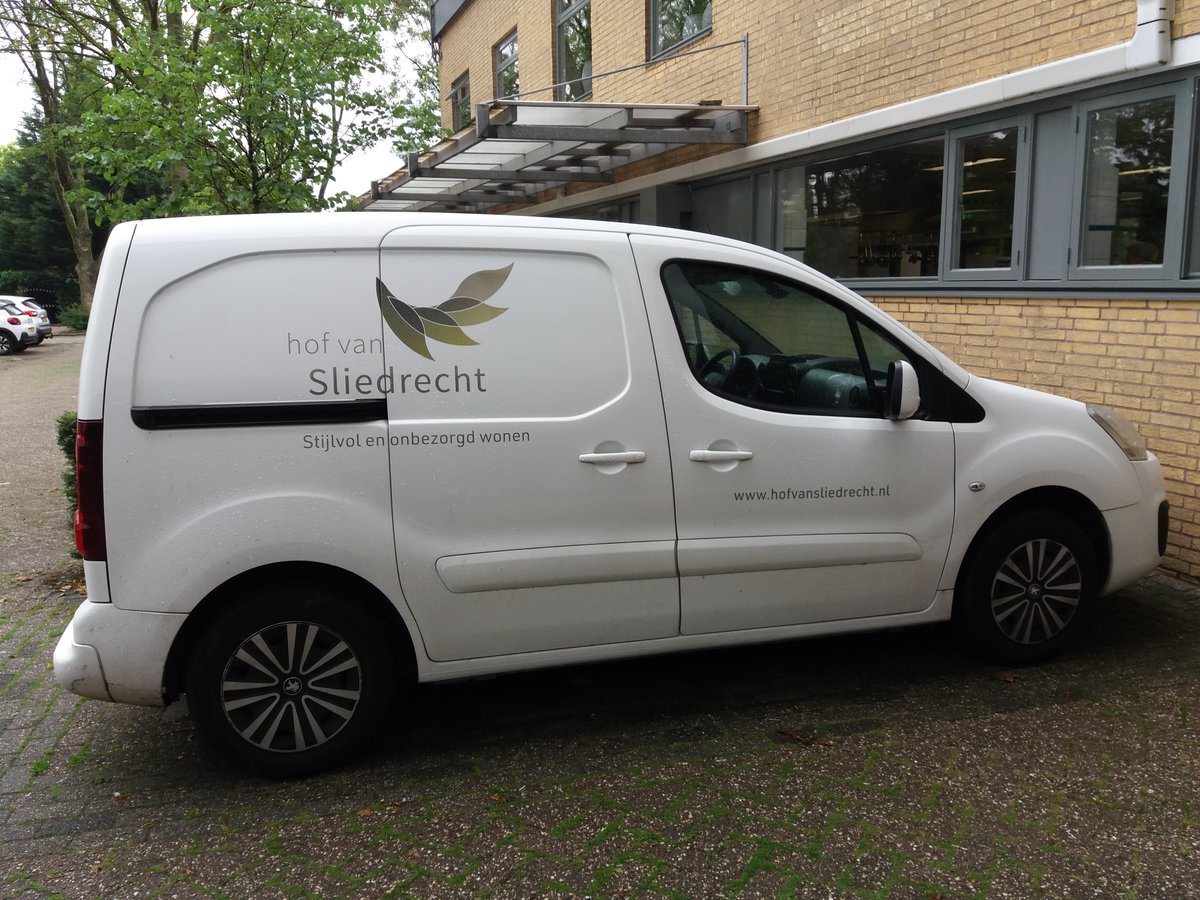 Onze nieuwe #bedrijfsauto al zien rijden? Ziet er netjes uit toch?