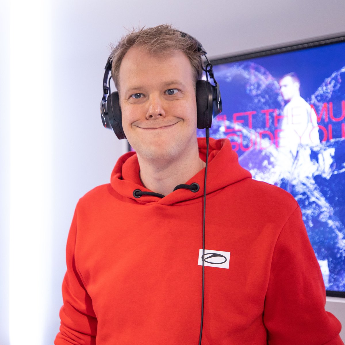 asot's tweet image. Which sounds have been sending you crazy over the weekend? 😂 Crown it as Future Favorite on next week's #ASOT974 by voting now: astateoftrance.com/futurefavorite #Trance #ASOT #FutureFavorite