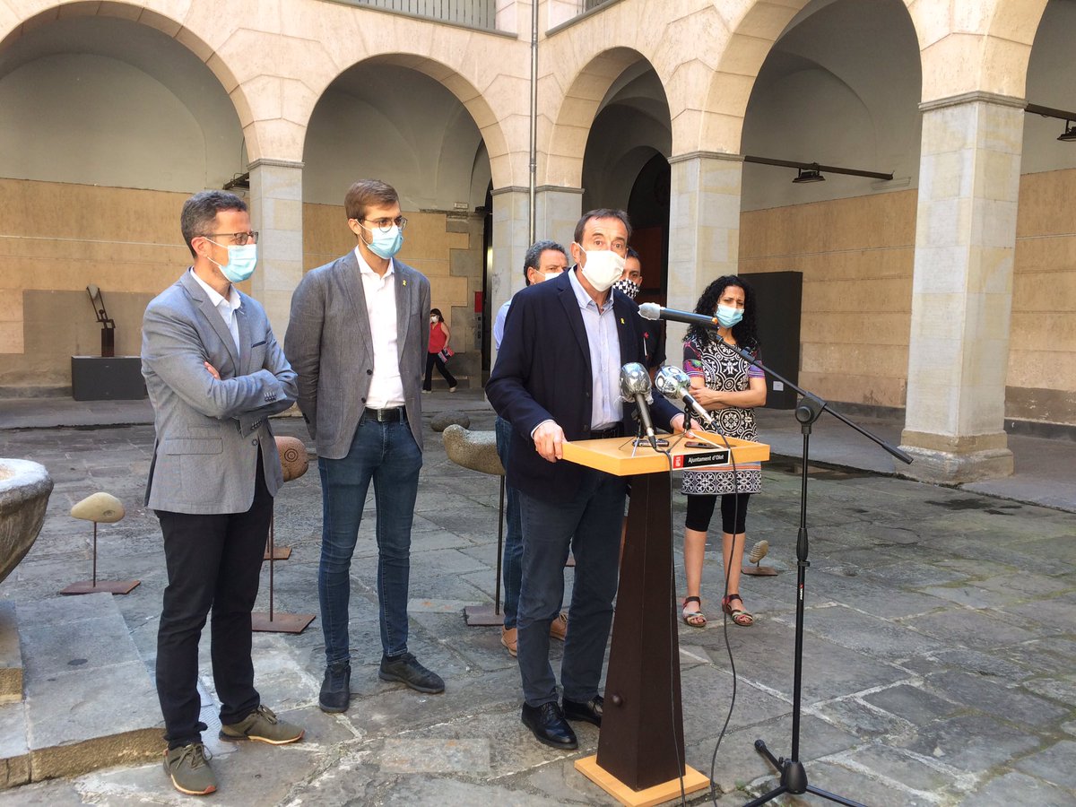 Radiolot's tweet photo. 🔴 ÚLTIMA HORA | Olot suspèn les Festes del Tura 2020

L’Ajuntament ha près la decisió a causa de la pandèmia del coronavirus. De manera consensuada amb tot el consistori, no se celebrarà cap acte

#CoronavirusRadiolot #Garrotxa #Olot #Fdt https://t.co/gG2fT2tBzR