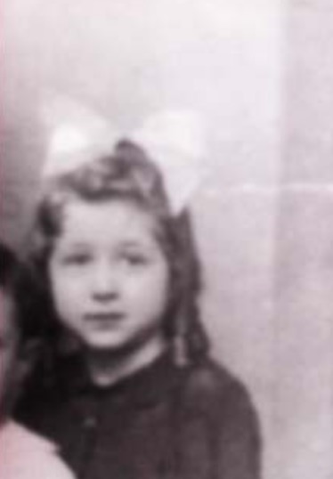 AuschwitzMuseum's tweet photo. 16 July 1932 | French Jewish girl Lily Grynvogel was born in Paris.

In August 1942 she was deported from Drancy to #Auschwitz. After the selection she was murdered in a gas chamber. https://t.co/mr4igJaA1T