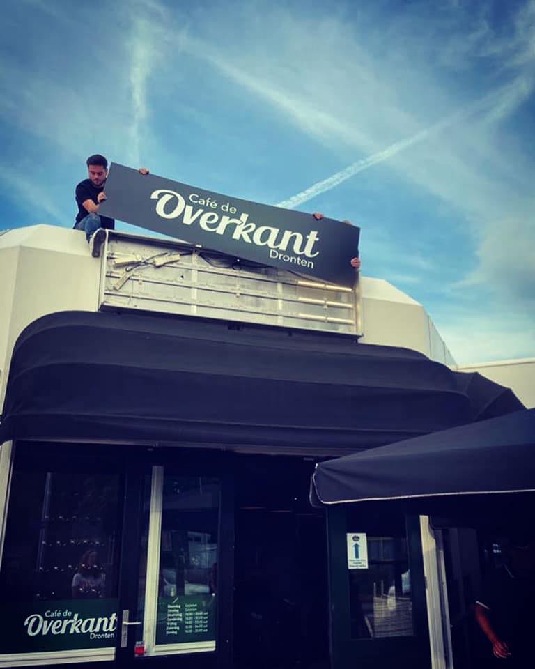 CafeOverkant's tweet photo. We zijn druk geweest in de Corona-tijd. Dus we zien jullie graag weer terug in Café de Overkant!!! Inderdaad, Guess who's back 😃 https://t.co/l7yRY9KVbd
