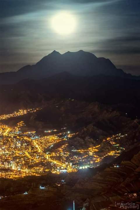 IsaSoAngel's tweet photo. Lindas montañas me vieron nacer, el Illimani mi cuna meció🎶🎶 #collitateniasqueser #chukuta #picoverde. Felicidades paceños!!! Que Viva La Paz!!!🇧🇾 https://t.co/Un20CrMncM
