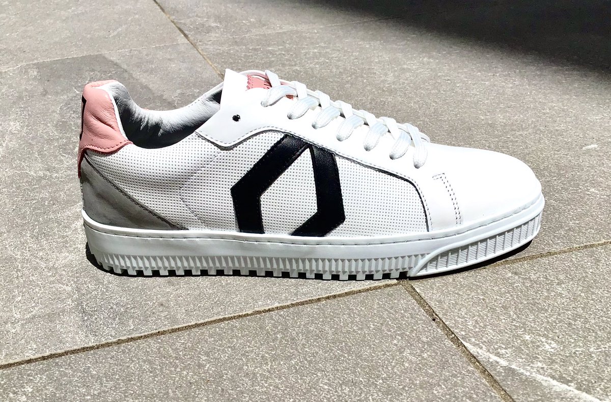 Mikakus Japan Official いよいよ明日park Pinkが発売 23cmからの小さめサイズも同時発売しますので 既存カラーで サイズがなかったという方にも朗報です オンラインでも同日発売ですのでそちらも宜しくお願い致します T Co Yk918g2oyy