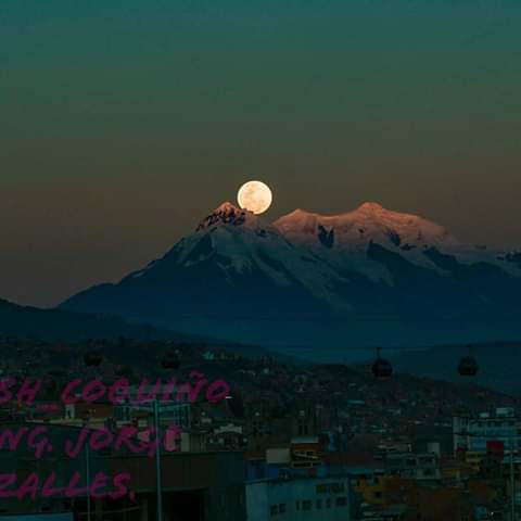 IsaSoAngel's tweet photo. Lindas montañas me vieron nacer, el Illimani mi cuna meció🎶🎶 #collitateniasqueser #chukuta #picoverde. Felicidades paceños!!! Que Viva La Paz!!!🇧🇾 https://t.co/Un20CrMncM