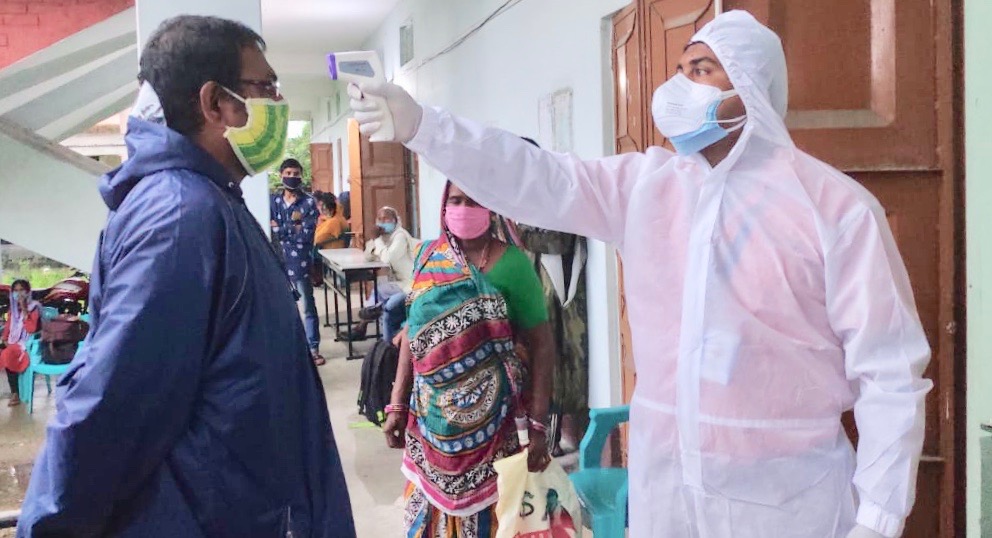 nhm_assam's tweet photo. #SwabCollection and #Screening by MMUs underway in #Bongaigaon district as a part of #NISCHAYATA initiative under #ATSP.
#HealthyAssam
#AssamFightsCorona https://t.co/Ooyz2oHhX3