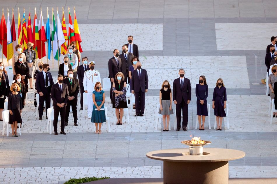 mjsanchezrubio's tweet photo. Una gran ceremonia de Estado. Un día para homenajear a las víctimas del COVID19, a tod@s los profesionales que dan lo mejor de si mismos para cuidarnos, jugándose en muchos casos su propia salud y su vida.Y a toda la ciudadanía que dio ejemplo con su comportamiento en estos meses https://t.co/7oShaFsc4u