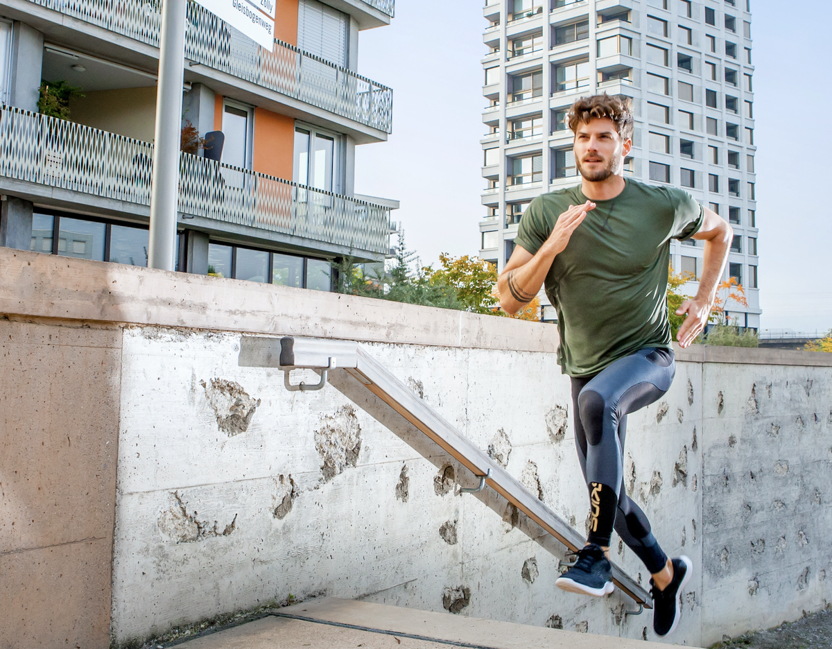 Serious tights for serious athletes! K-PROPRIUM Men’s long tights are perfect for power lifting, intense gym and fitness sessions. Built-in Proprioceptive Power Bands boost boost your workout. skinscompression.com/uk/product/k-p…