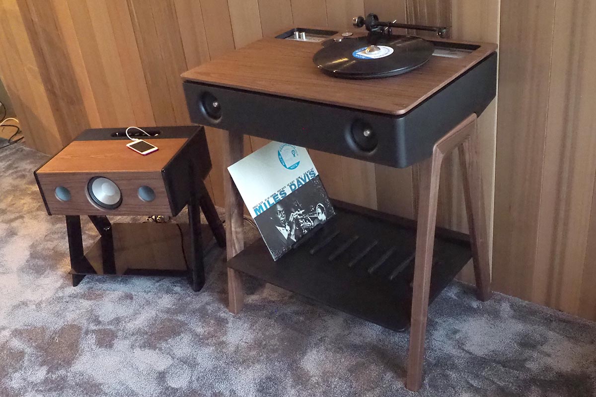 kaden_watch's tweet photo. コーヒーテーブル型スピーカーやレコードプレーヤー搭載など「La Boite concept」上陸 https://t.co/80Yq9RtcGy #LaBoiteConcept https://t.co/lErN1OznKO
