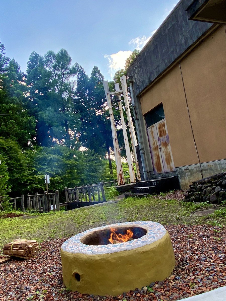 O Xrhsths 鳥羽和明 Sto Twitter 焚き火始めました 今夜は星が見えますかね 大崎山 大崎山公園 三条市グリーンスポーツセンター グリスポ さんじょう自然学校 アースバッグ アースバッグ工法 グリスポ焚き火スペース グリスポ たき火スペース アース