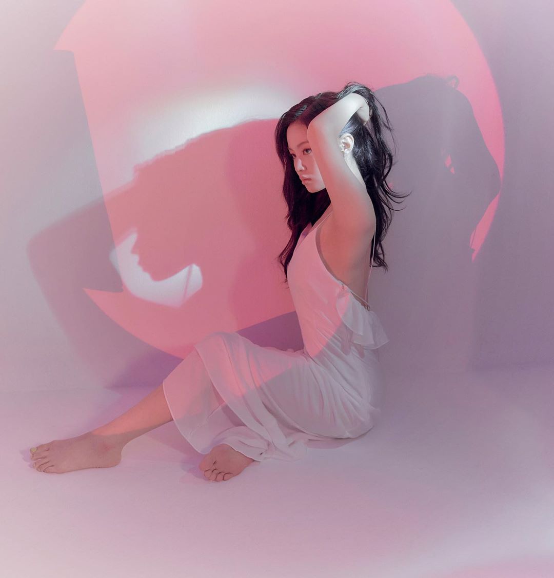 HeadlinerManila's tweet photo. LEE HI is will be having a comeback on July 23, with her single "HOLO" (홀로).. 🌹

*this baby girl have a stunning Visuals! 🥺🌷💕*
#LeeHi #이하이 #홀로 #HOLO https://t.co/IDcnXQUqpN