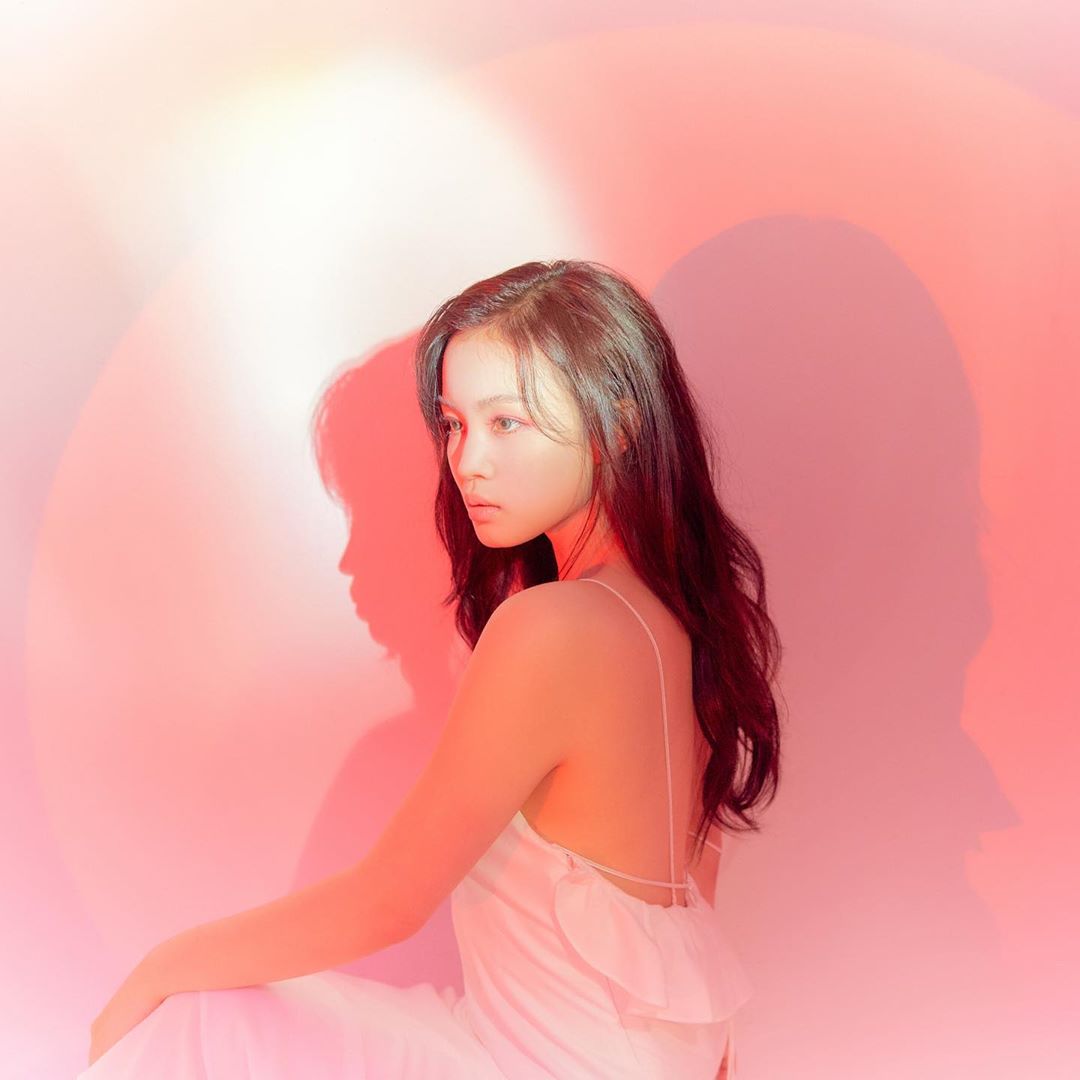 HeadlinerManila's tweet photo. LEE HI is will be having a comeback on July 23, with her single "HOLO" (홀로).. 🌹

*this baby girl have a stunning Visuals! 🥺🌷💕*
#LeeHi #이하이 #홀로 #HOLO https://t.co/IDcnXQUqpN