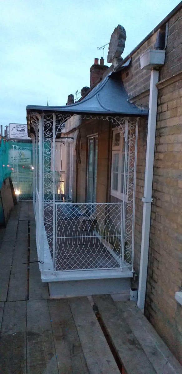 Revive_Restore1's tweet photo. Total renovation to this beautiful balcony is almost complete. #Suffolk #periodproperty #conservation #traditionalmethods #restoration https://t.co/AUCqSZRfTQ