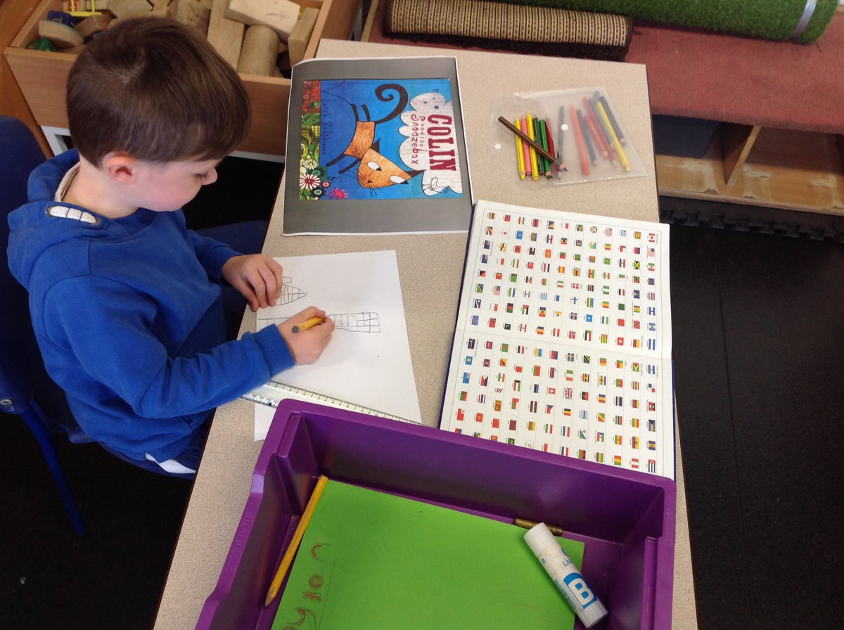 YsgolCC's tweet image. We&apos;ve been drawing pictures of Colin the cat&apos;s world journey in a box, using atlases to research the countries. #colinandthesnoozebox #leighhodgkinson #hubschool